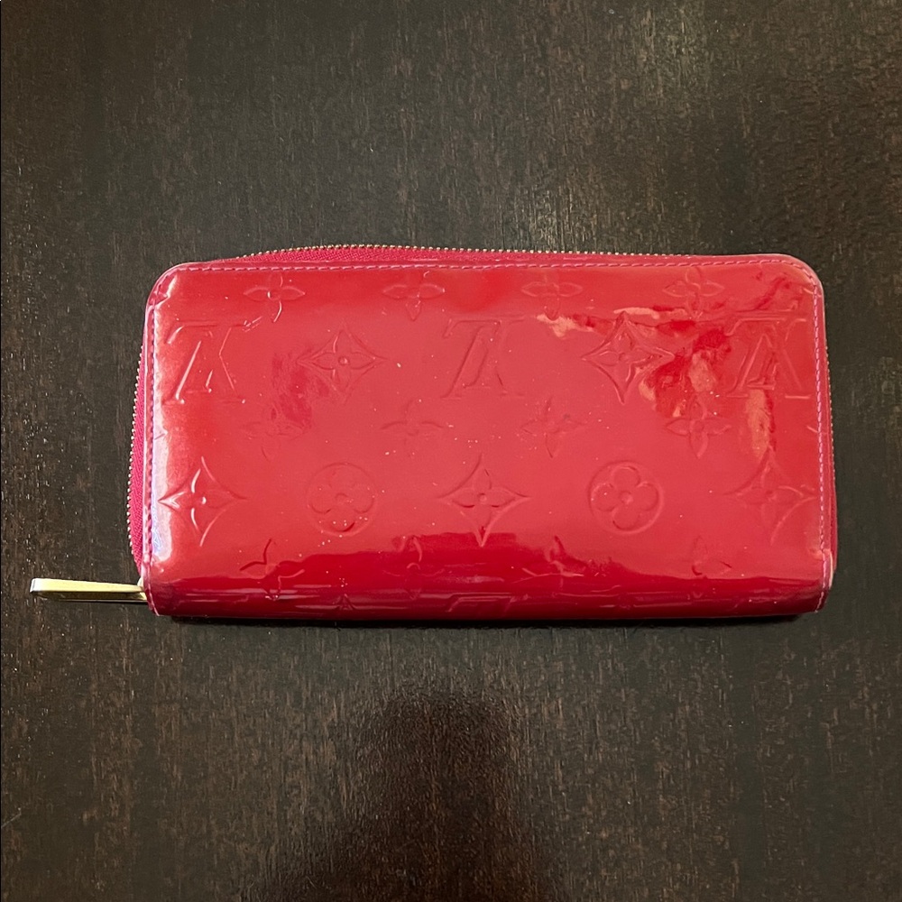 Louis Vuitton Monogram Vernis
Red Patent Wallet zippy